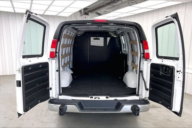 2025 Chevrolet Express Cargo WT