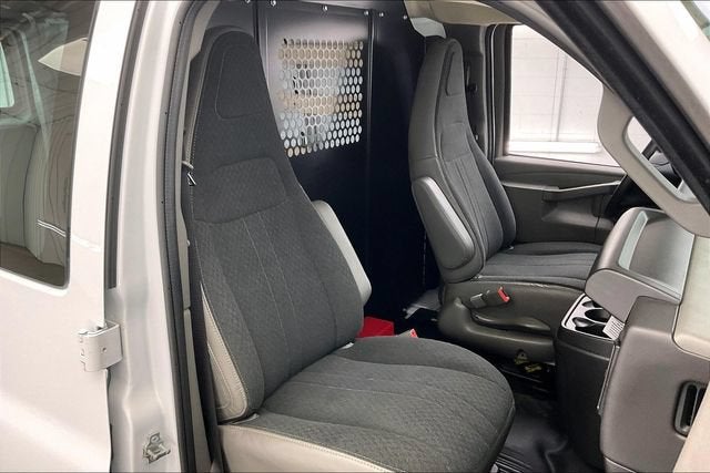2025 Chevrolet Express Cargo WT